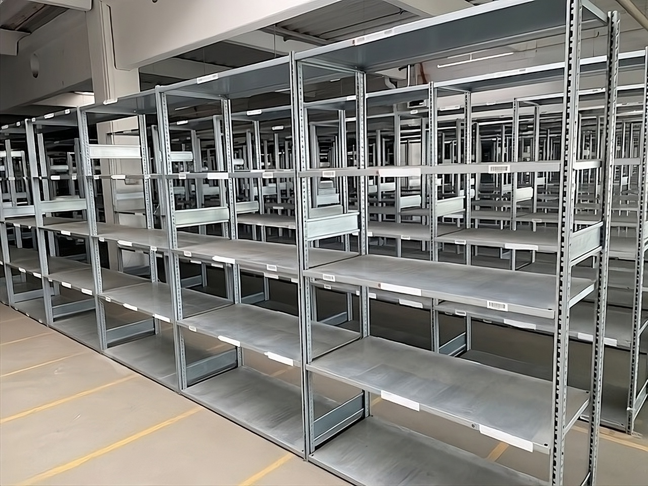 Rack de stockage d'occasion SSI Schäfer Rayonnage R3000 2.28m x 0.40m