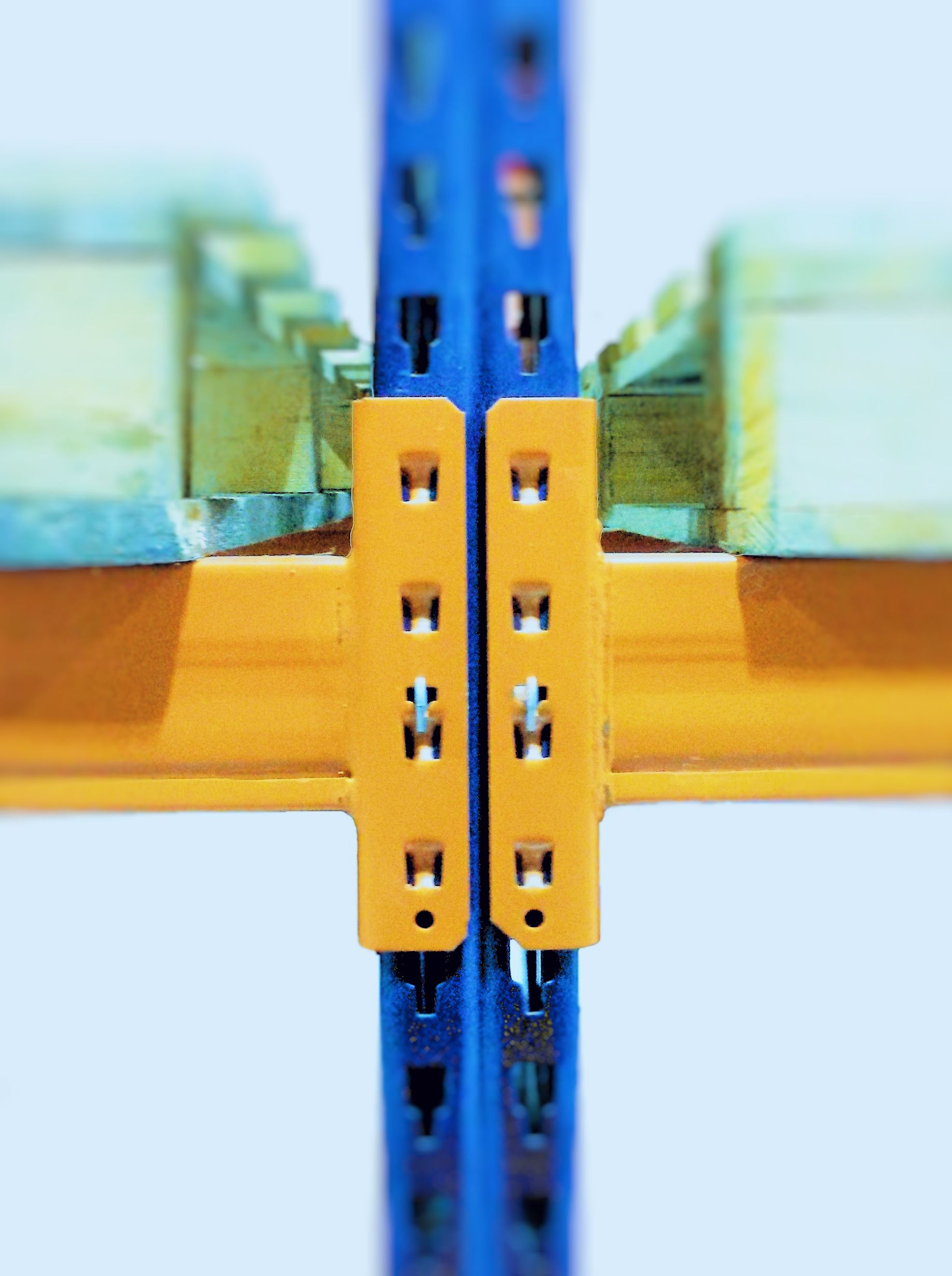 Entrepôt autoportant Mecalux avec système de rayonnages haute densité