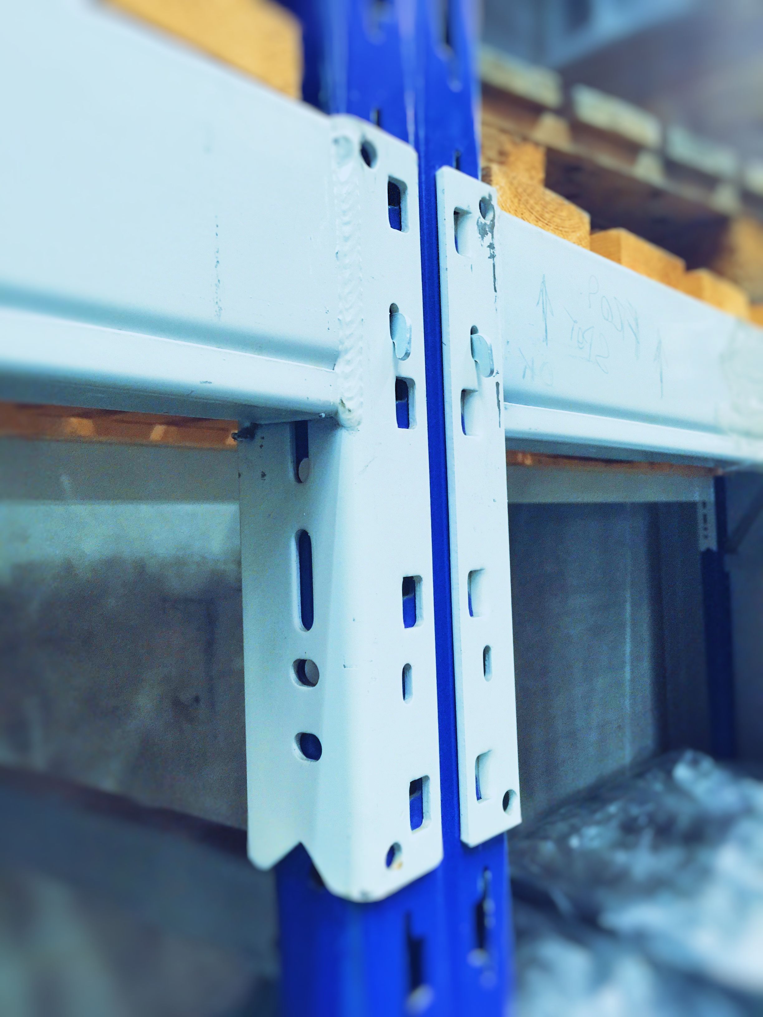 Aménagement d'espace industriel Provost avec rayonnages modulaires