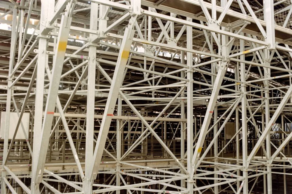 Charge utile mezzanine et flux logistique : adapter la structure aux pics d'activité