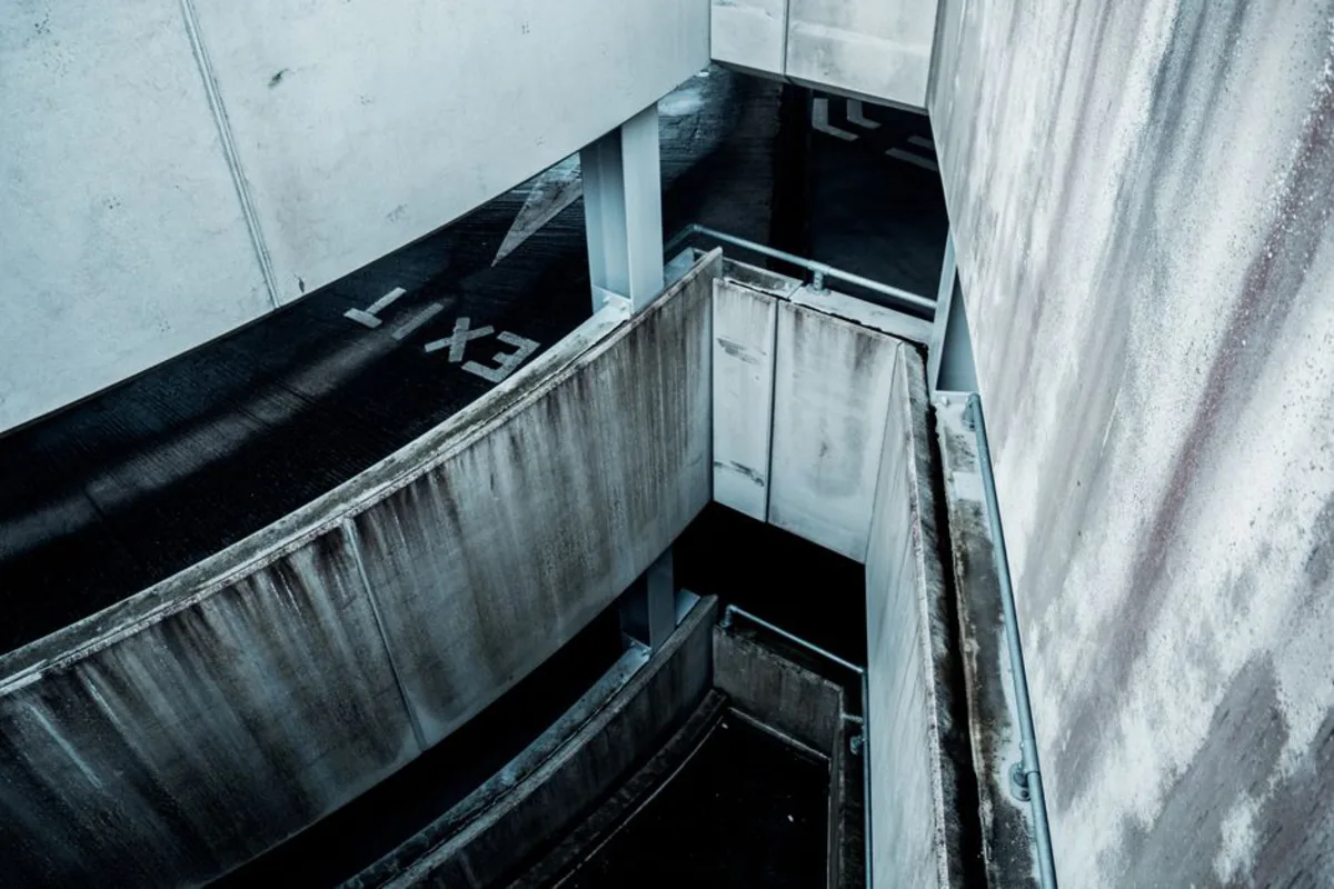 Equipements de circulation verticale en mezzanine : escaliers, rampes et transtockeurs