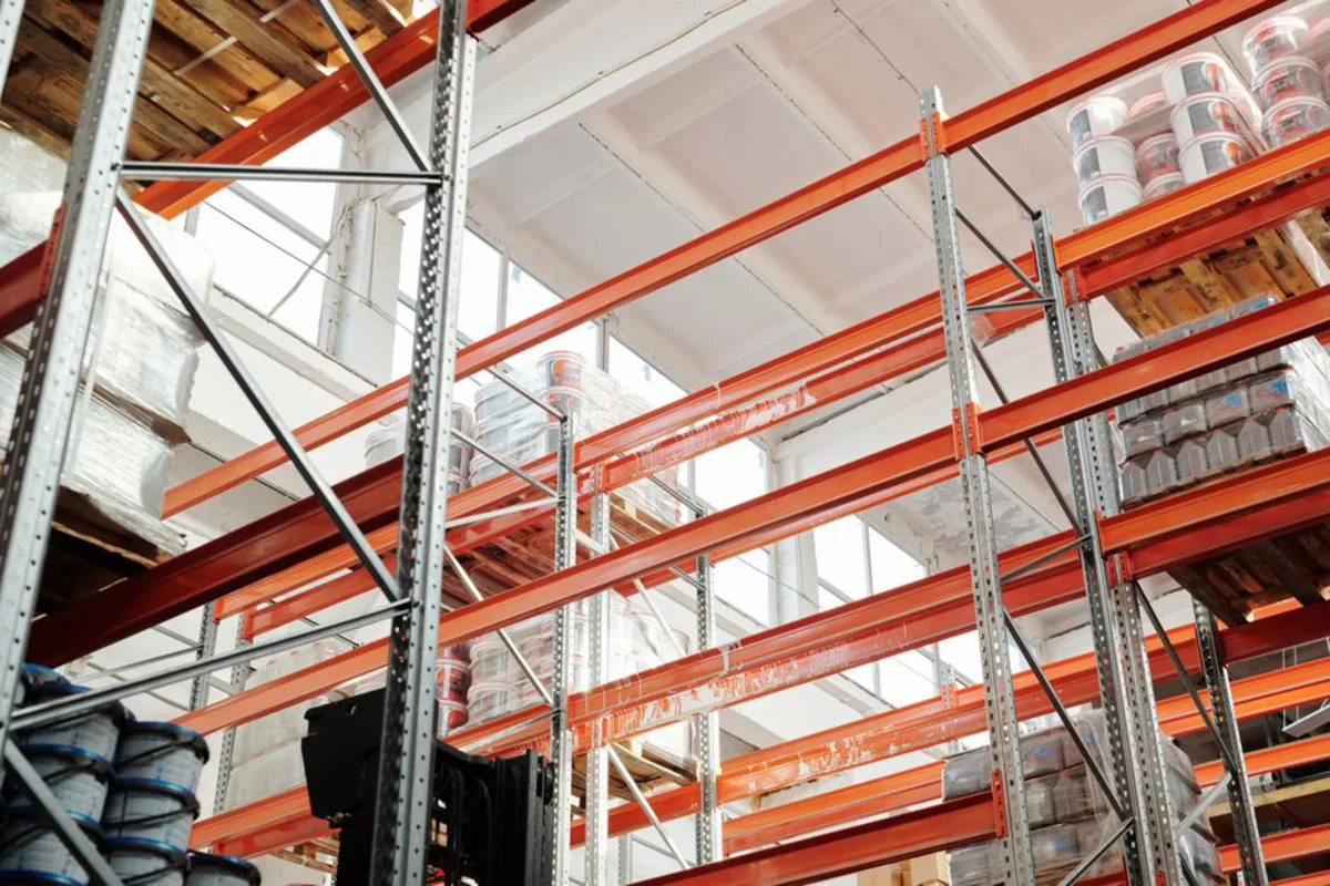 Choc de manutention - limiter l'impact sur le rayonnage