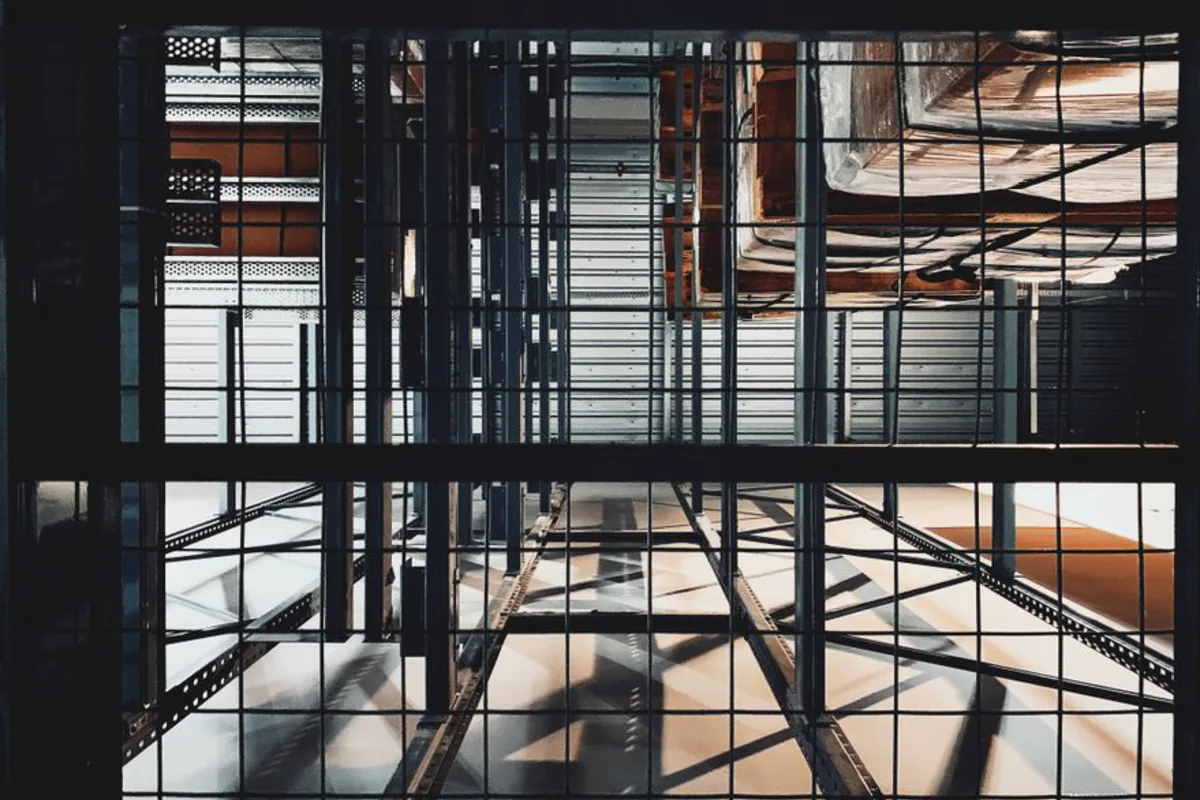 Coût, ROI et arbitrage d'une mezzanine industrielle : le guide