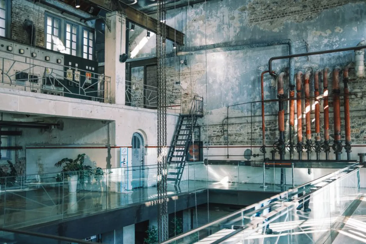 Réglementation, urbanisme et sécurité de la mezzanine industrielle : le guide
