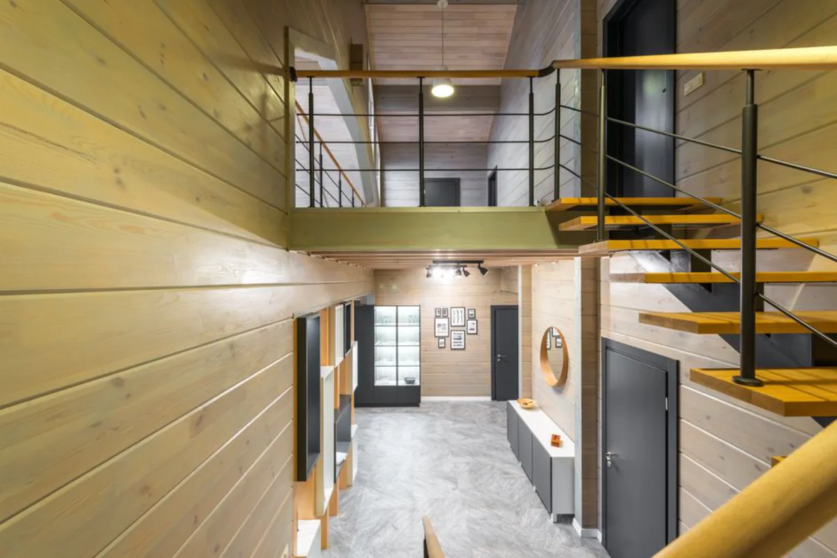Surface de plancher mezzanine : la règle cruciale des 1,80 m
